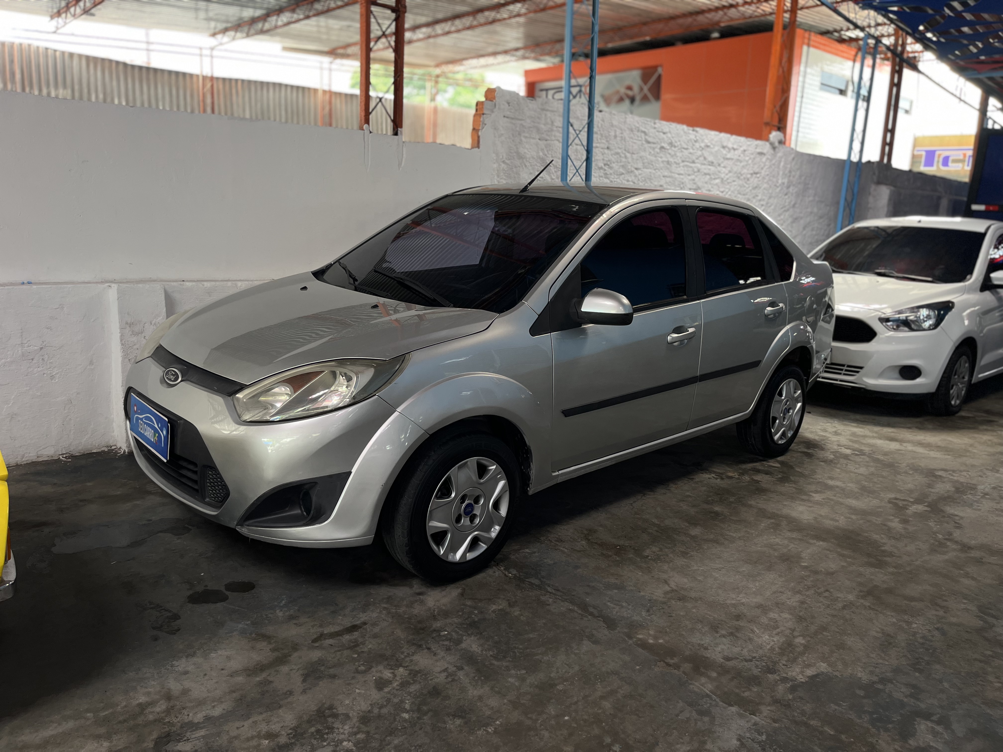 FIESTA SEDAN 1.6 2013/2014 PRATA PGG8D18