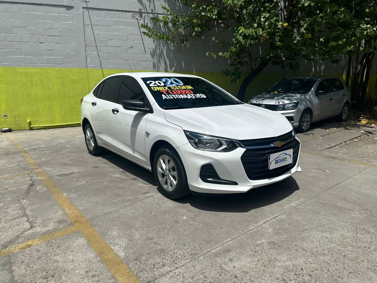 CHEVROLET ONIX PLUS TURBO 1.0  2020/2020 BRANCA QYO4J59